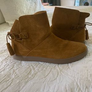 Koolaburra by UGGS new without box size 9